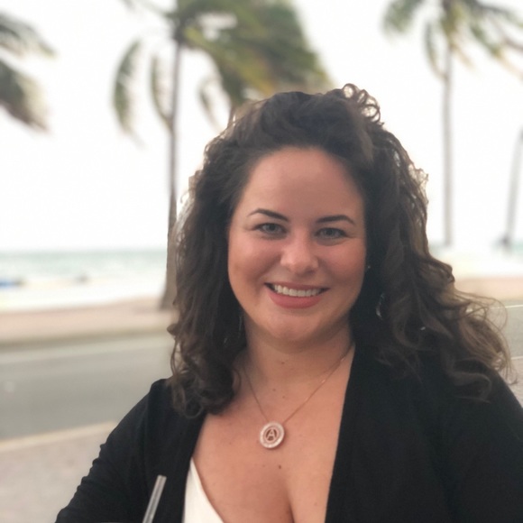 Meet your Posher, Alycia - Picture 2 of 3